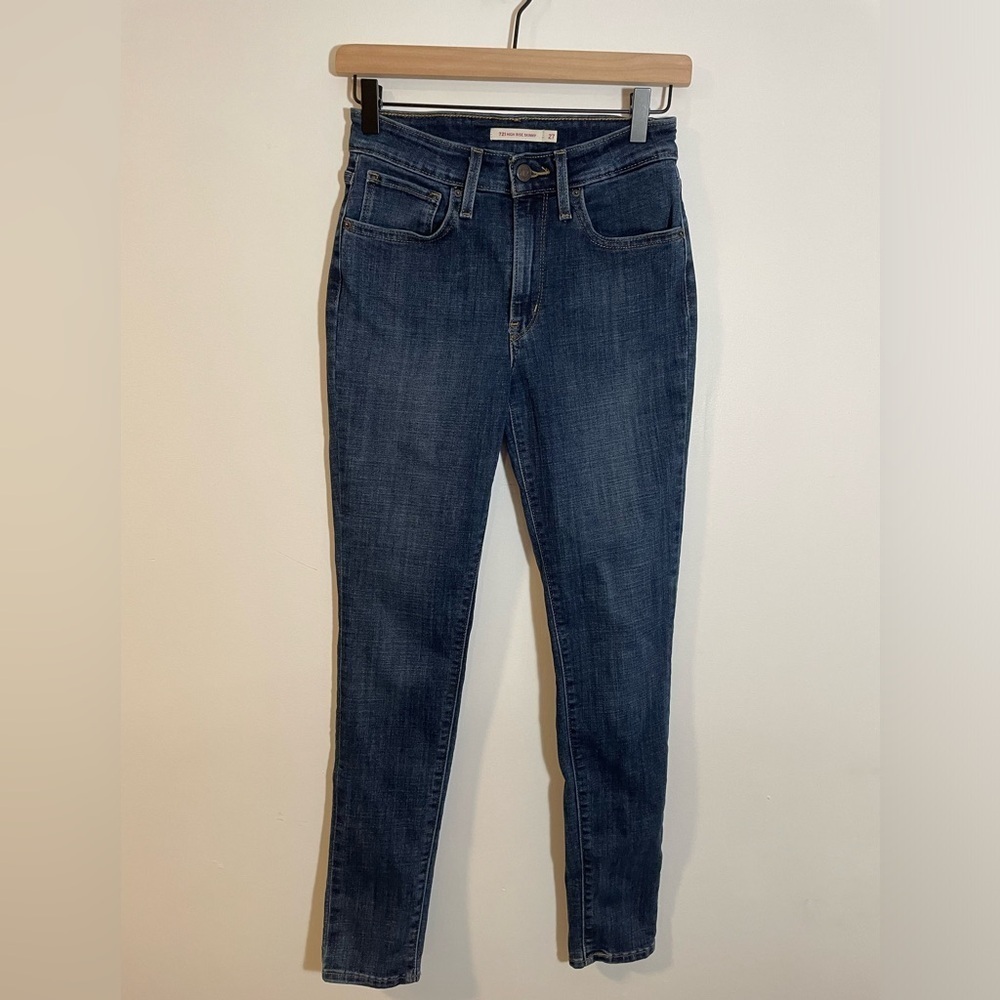 Levi’s 721 High Rise Skinny Medium Wash Denim Jeans Size 27 Like New Condition